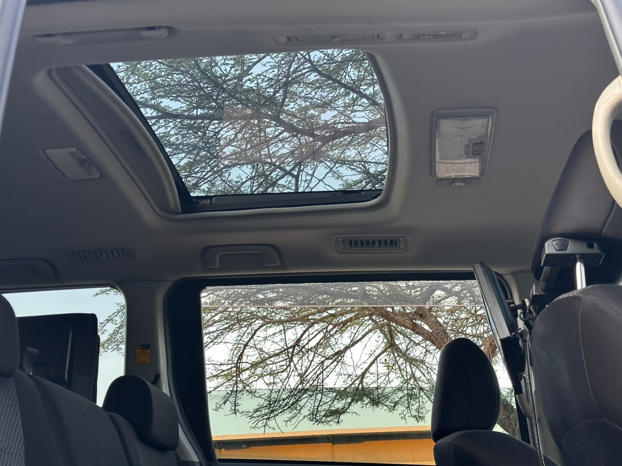 TOYOTA NOAH thumbnail 6
